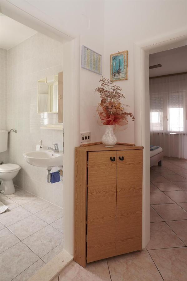 Apartments Mare Трогир Номер фото
