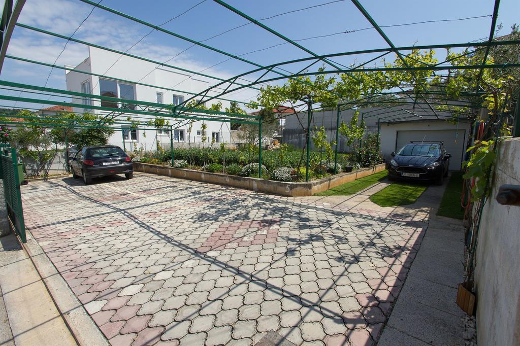 Apartments Mare Трогир Экстерьер фото
