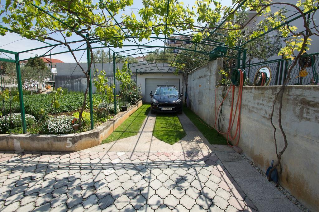 Apartments Mare Трогир Экстерьер фото